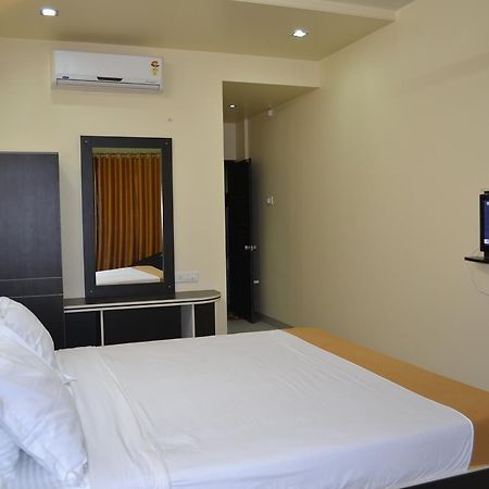 Hotel Embassy International Latur Экстерьер фото