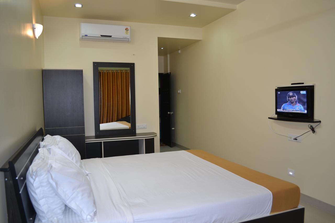 Hotel Embassy International Latur Экстерьер фото