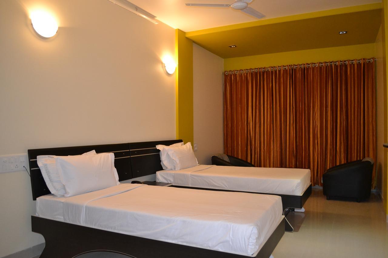 Hotel Embassy International Latur Экстерьер фото