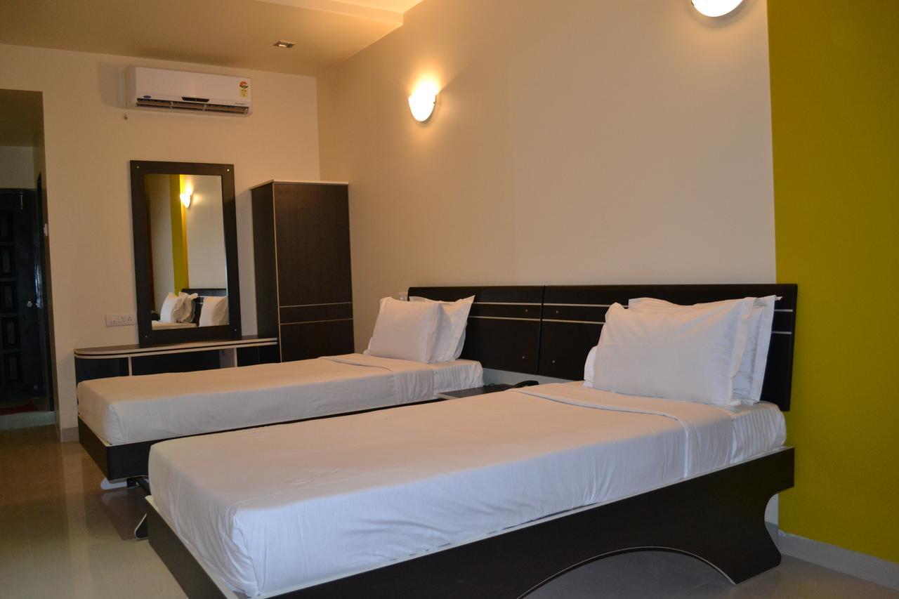 Hotel Embassy International Latur Экстерьер фото